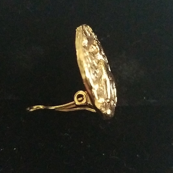 Chanel single earring - Picture 3 of 7